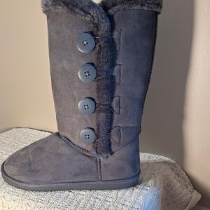 Cozy Gray Button-Up Winter Boots